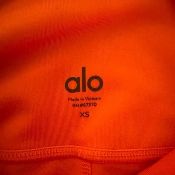 ALO Yoga - Picture 3 of 6